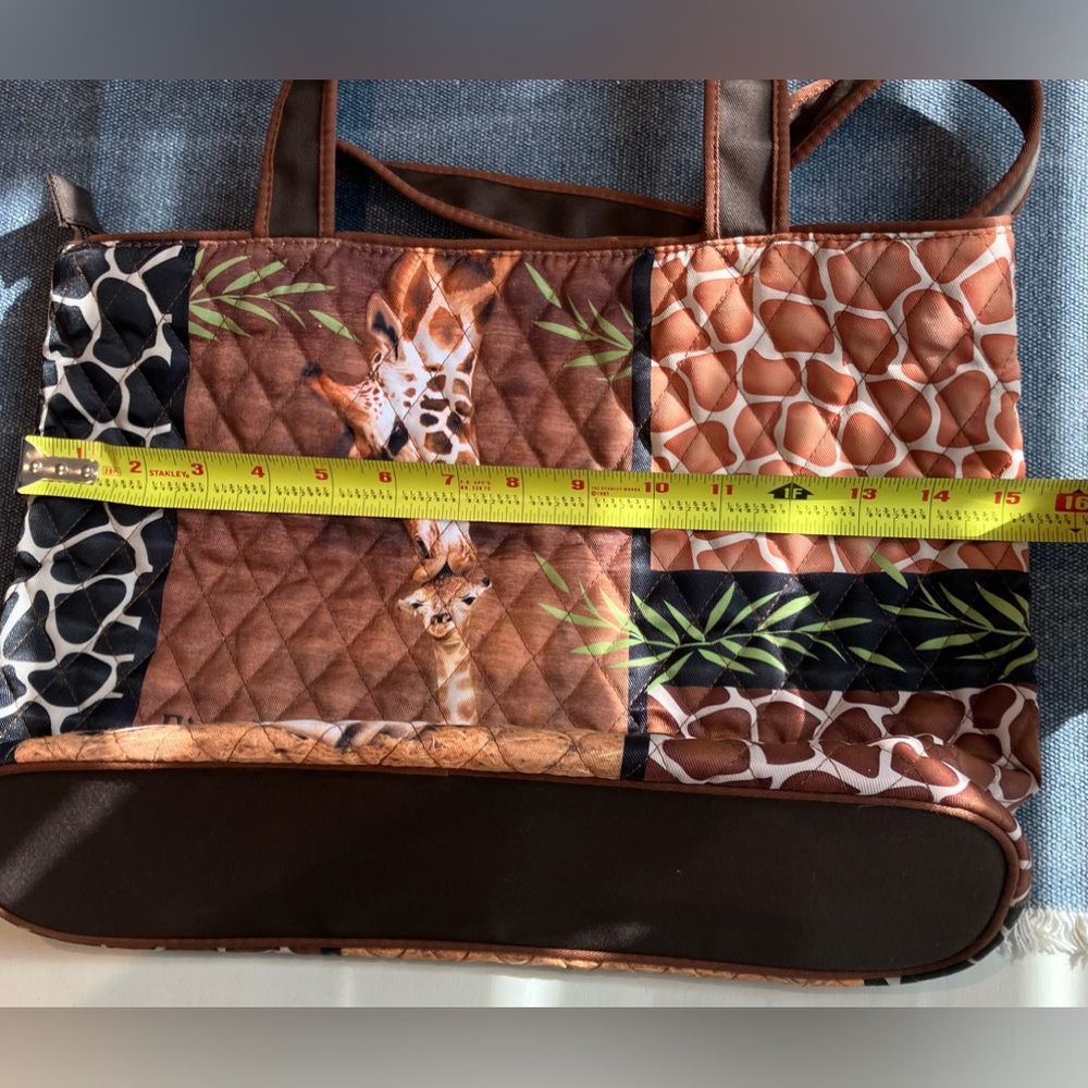 “First Kiss" quilted giraffe art tote bag - Picture 3 of 11